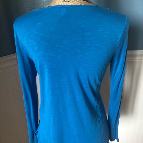 Beautiful blue long sleeve top - Picture 2 of 3